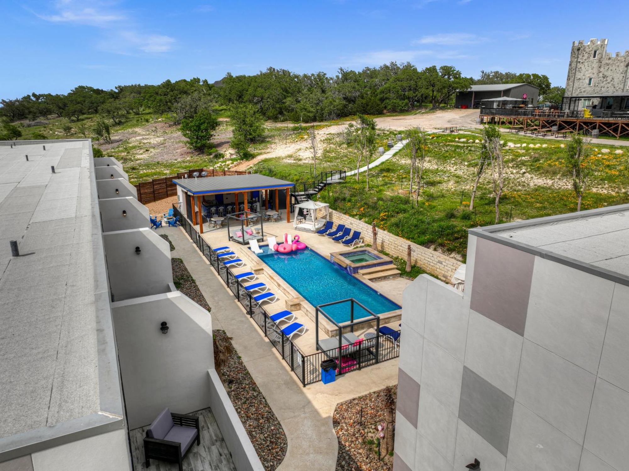 11-Sophia Loren-2Nd Floor-Pool View Johnson City Exterior photo